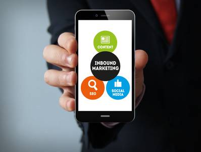 photo : Inbound marketing graphic on the screen businessman smartphone