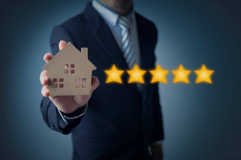 photo : satisfaction client et agent immobilier