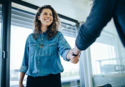 Réussir son parcours de négociateur immobilier en 2026 : se faire repérer, convaincre en entretien et réussir son intégration en agence