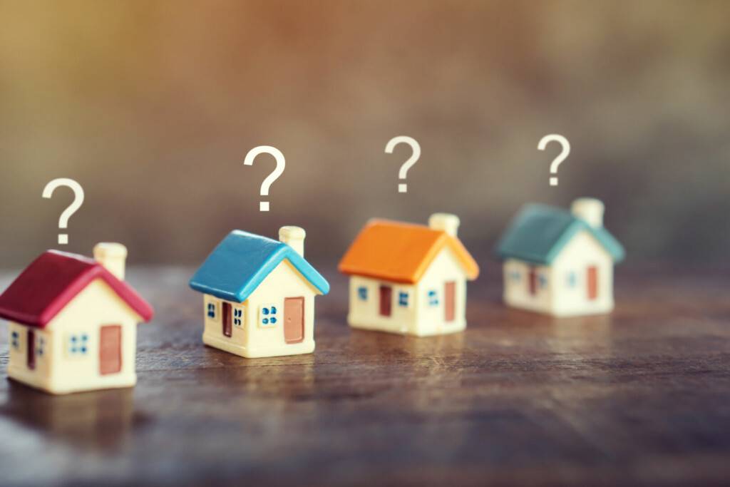 photo : looking for new home, buy or rent real estate concept with miniature house model with question mark
