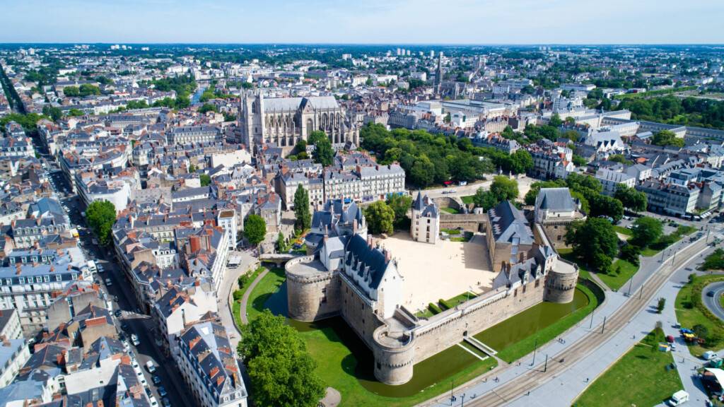 photo : Panorama sur le centre historique de Nantes et le château des D