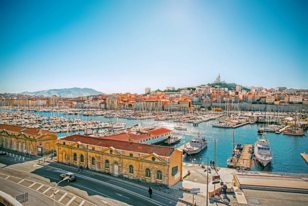 photo : Panoramic cityscape of Vieux Port, Marseille, Provence, France