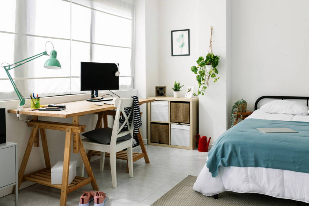 photo : Cozy interior teenage room with bed and desk