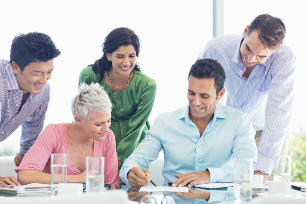 photo : Business people talking in meeting