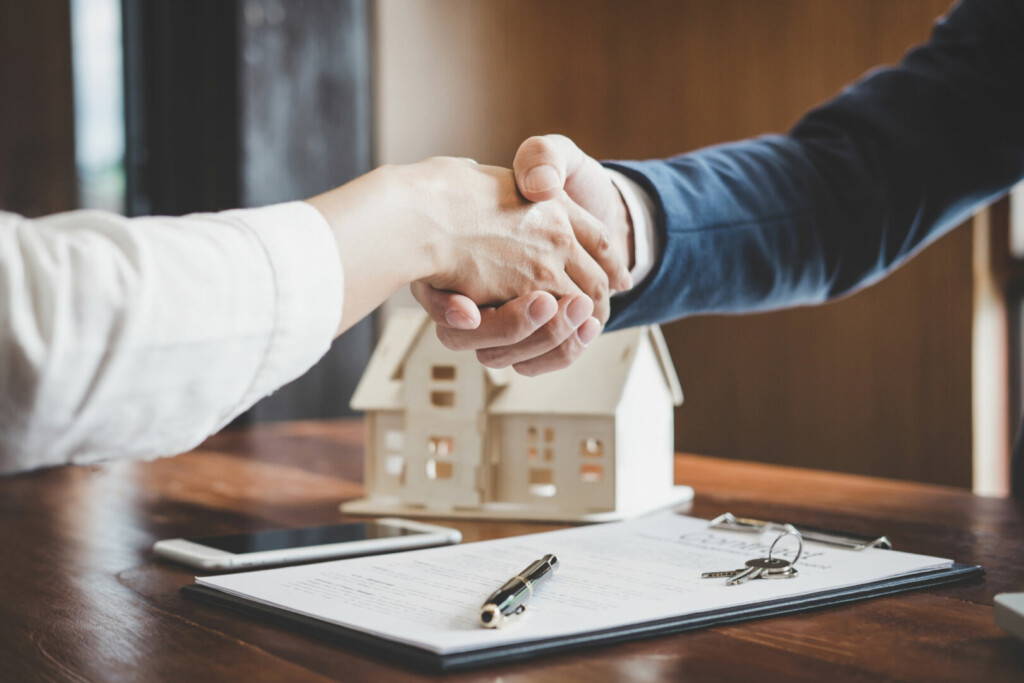 photo : Real estate agent and customers shaking hands together celebrati