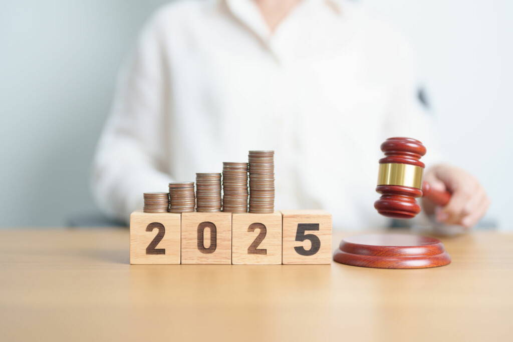 photo : Happy New Year 2025 with judge gavel and money coins stack on desk. Law cost, lawyer, judgment, justice auction and bidding concepts