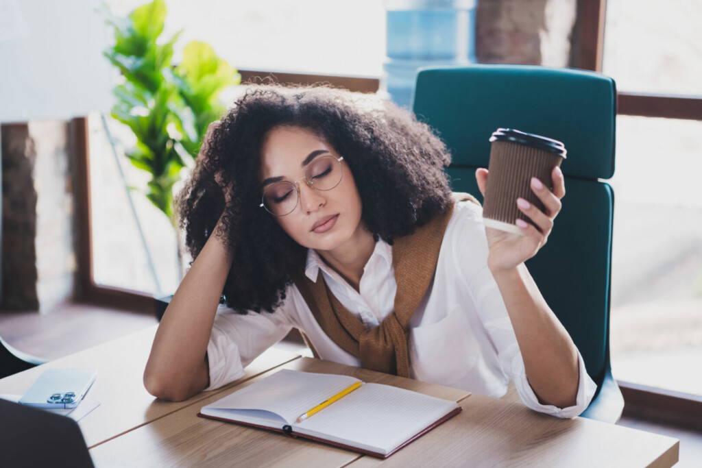 photo : Portrait of elegant corporate worker lady fell asleep desk wear white shirt business center indoors