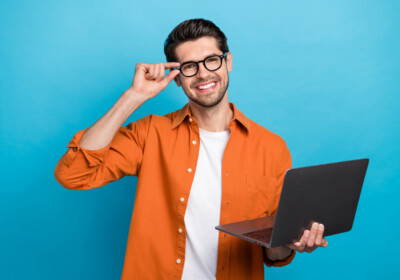 Trop de mails, trop de tension : pour une communication plus respectueuse dans l’immobilier