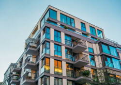 Faciliter la transformation des bâtiments en logements : la proposition de loi définitivement adoptée