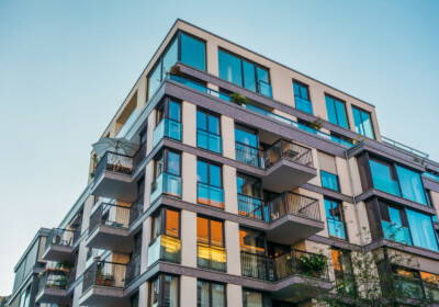 Faciliter la transformation des bâtiments en logements : la proposition de loi définitivement adoptée