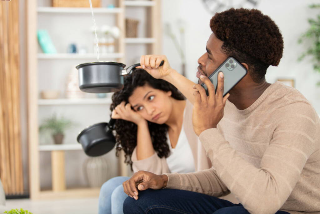 photo : upset couple calling insurance for home leaks