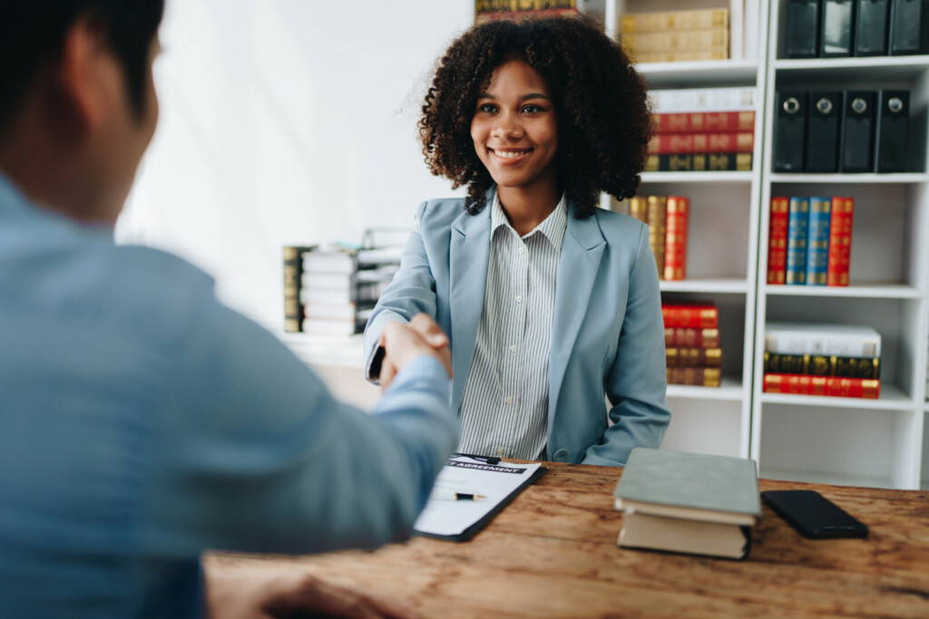 Offre au-dessus du prix du mandat : droits et honoraires de l’agent immobilier