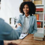 Offre au-dessus du prix du mandat : droits et honoraires de l’agent immobilier