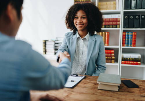 Offre au-dessus du prix du mandat : droits et honoraires de l’agent immobilier