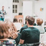 Formation des collaborateurs d’agents immobiliers : pas de décret avant le 1er juillet 2026