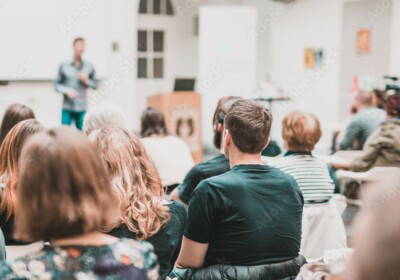 Formation des collaborateurs d’agents immobiliers : pas de décret avant le 1er juillet 2026