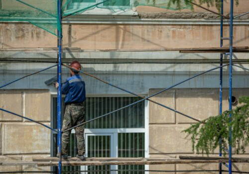 Comment les systèmes de sécurité intégrés aident la gestion des risques lors de la rénovation d’un bâtiment