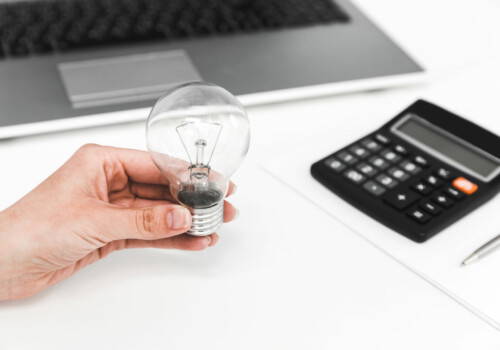Facture d’électricité : comment alléger les charges de son agence ?